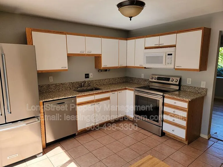 780 SE Marion Ave — Photo 5