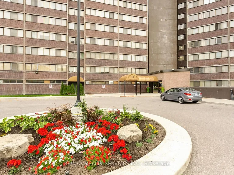 11 Wincott Dr #11 — Photo 2
