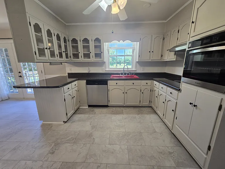 1775 Winchester Rd NE — Photo 3