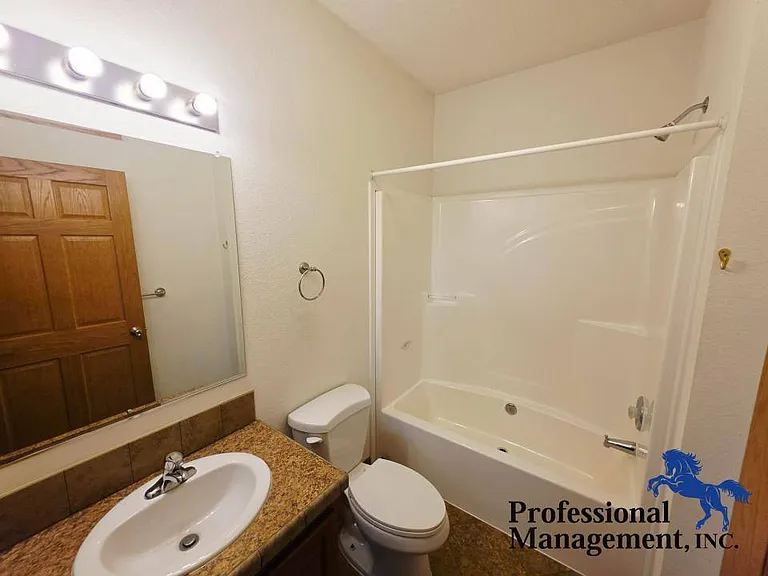 3914 Lasso Ln — Photo 10