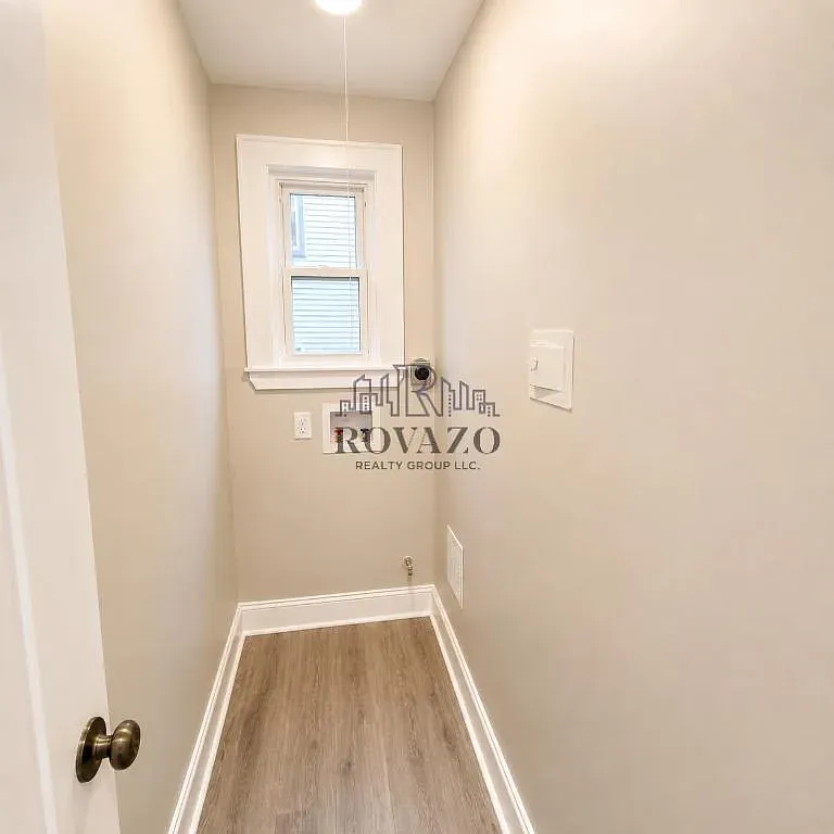 4 bed, 900 sqft, $2,550 — Photo 3
