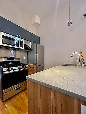 3rd image of 358 Kosciuszko St APT 3B