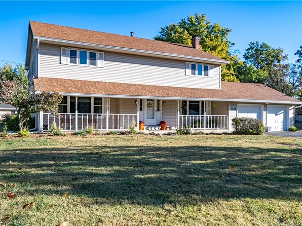 1420 Noble Dr, Mt Zion, IL 62549