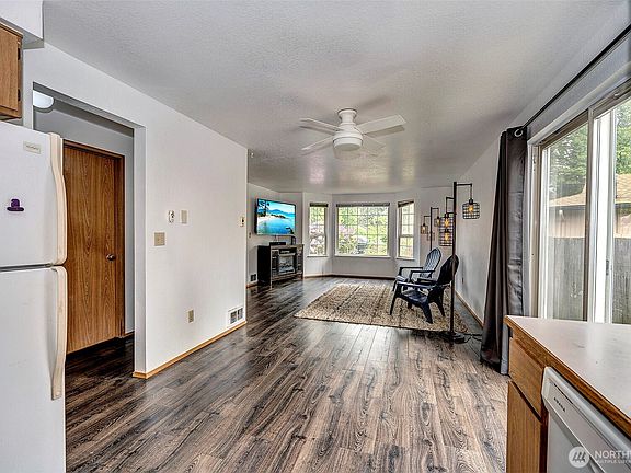 5th image of 5810 74th Street NE
