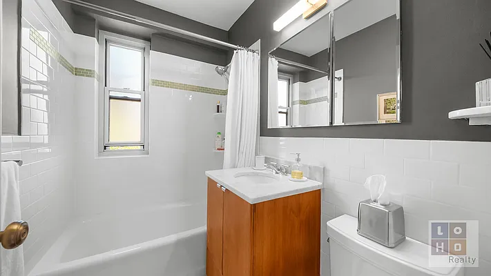 Bathroom, photo 1