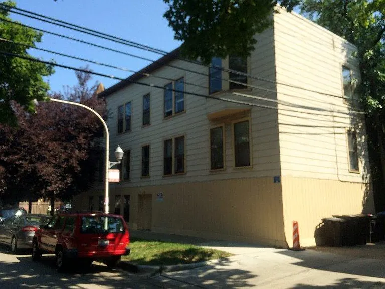1307 W Henderson St #2 — Photo 2