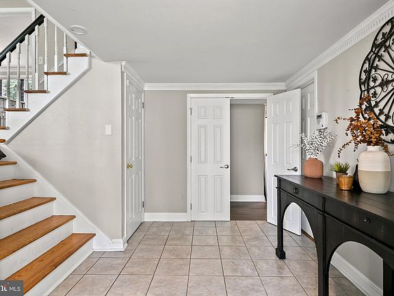 5th image of 9 Arrowhead Dr
