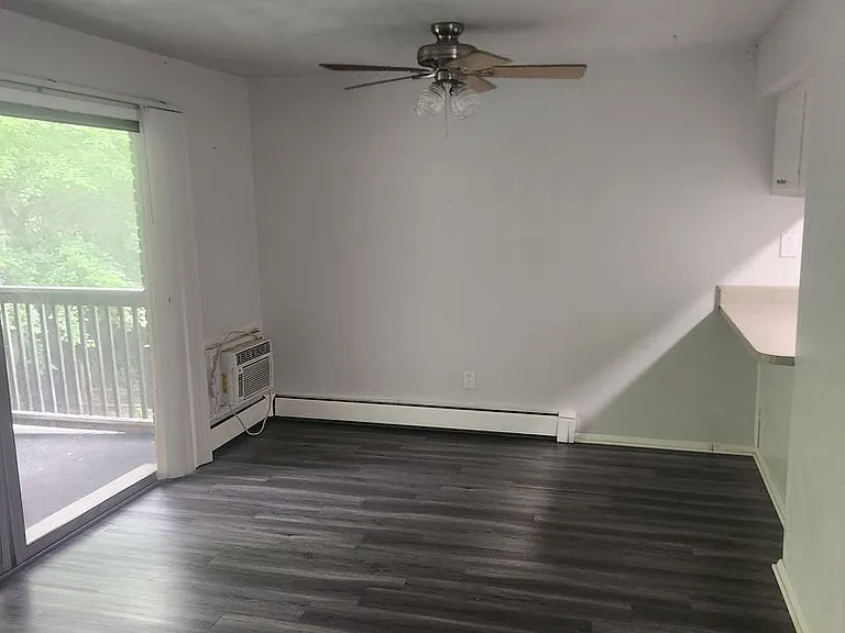 880 Parkview Avenue Battle Creek, MI — Photo 5