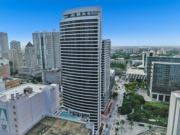 4th image of 225 N Miami Ave #901