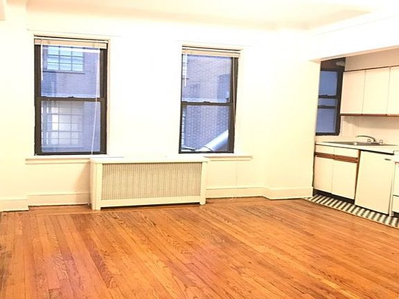 5th image of 155 E 52nd St APT 50G
