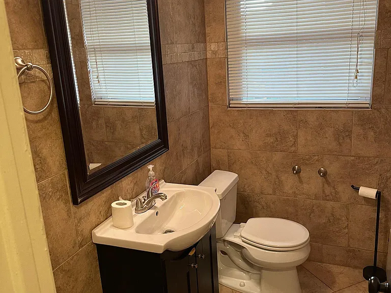 1735 Westchester Dr — Photo 10