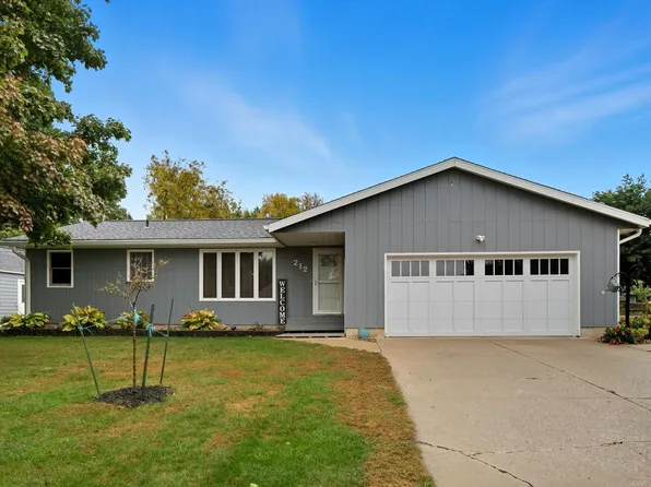 212 S Sheakley Ave, New Hampton, IA 50659