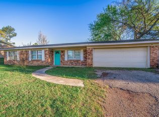 1301 Nelwyn Ave, Gladewater, TX 75647