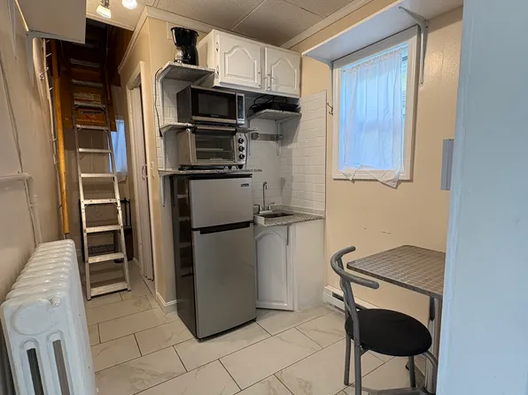 37 Farquhar St, Roslindale, MA 02131