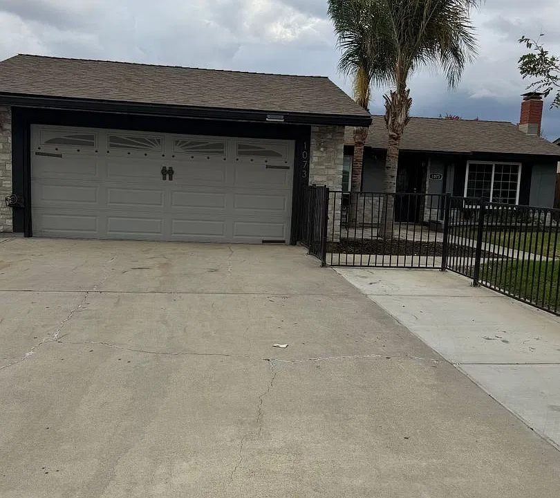 1073 Salem Dr