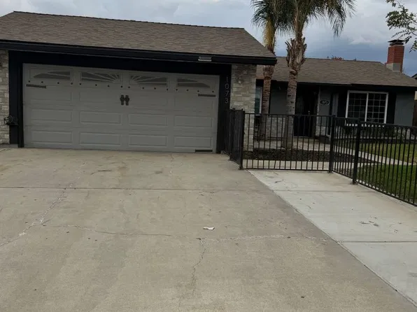 1073 Salem Dr, Hanford, CA 93230