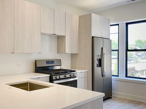 2nd image of 1336 W Bryn Mawr Ave #2