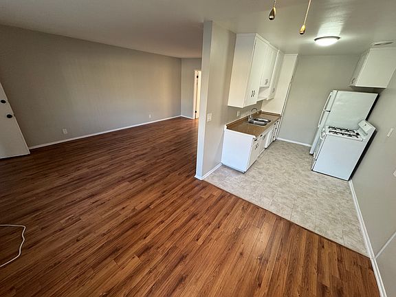 5th image of 5420 Russell Ave #34