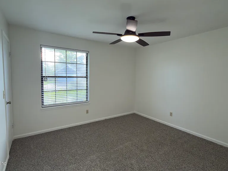 7914 Longshadow Ct — Photo 12