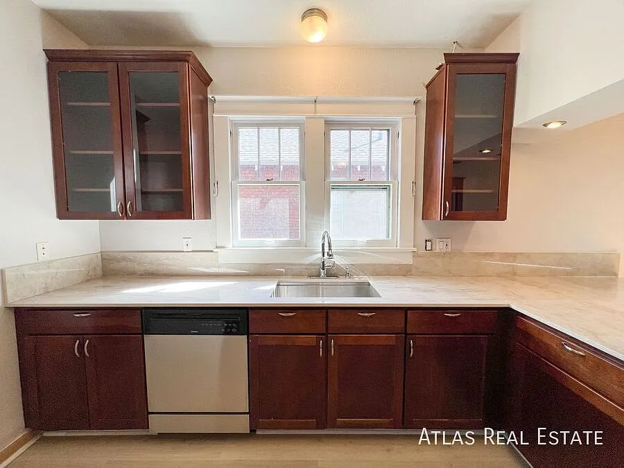 Beautifully Updated Congress Park Bungalow in a Prime Location — Photo 3
