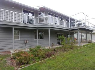 293 Camaloch Dr, Camano Island, WA 98282