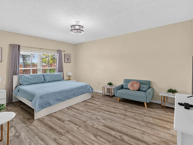 1550 Casterton Cir — Photo 13