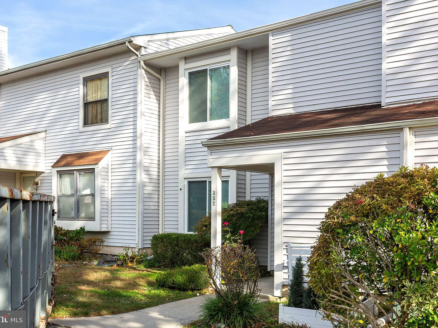 3 bed, 2.5 bath, 1504 sqft, $2,800 — Photo 2
