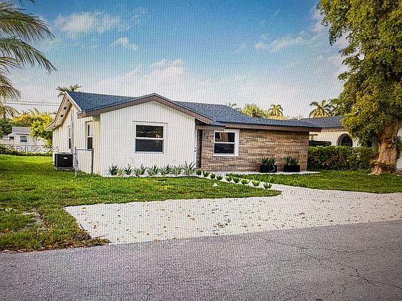 2nd image of 216 NE 160th St #216