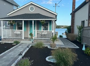 61 Green St, Portsmouth, RI 02871