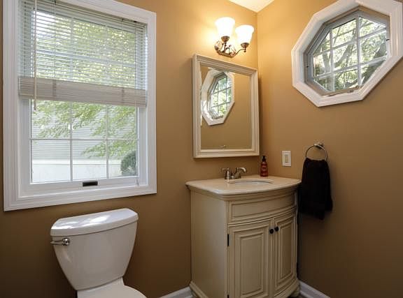 3rd image of 3103 Victoria Dr