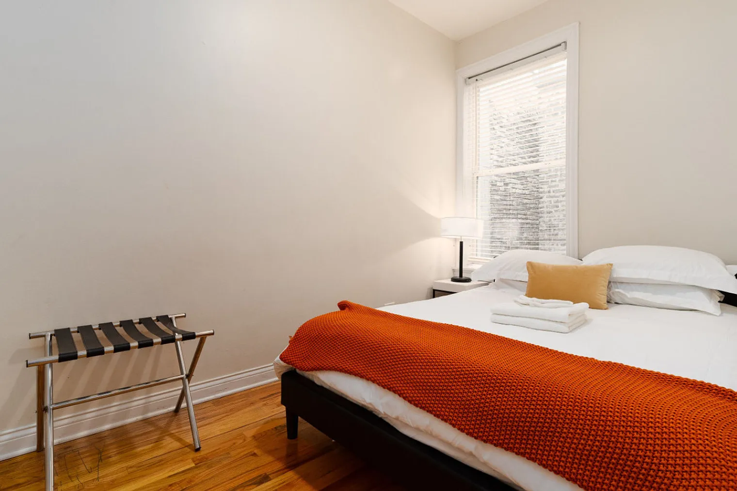 2 bed, 1.0 bath, 1097 sqft, $3,400 — Photo 2