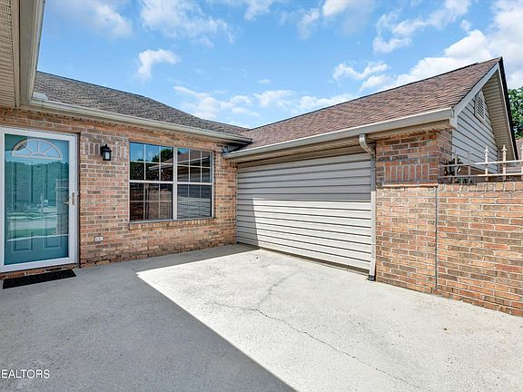 2nd image of 9560 Hyacinth Way
