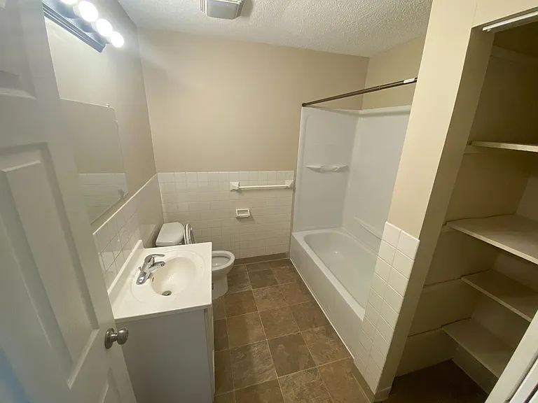 Beverly Apartments in Anoka — Photo 44