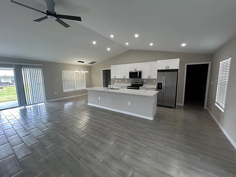 2014 Kismet Pkwy W — Photo 4