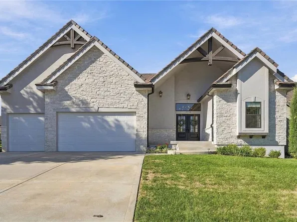 3908 NW Redspire St, Lees Summit, MO 64064