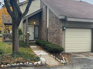 7351 Brynmawr Dr, West Bloomfield, MI 48322