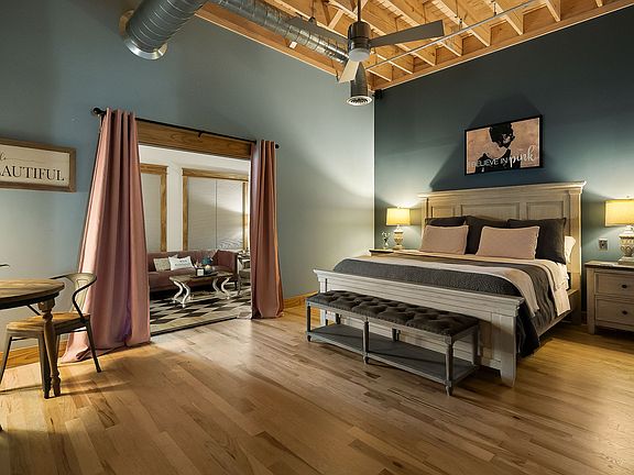 3rd image of 209 E Main St #100