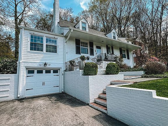 2nd image of 2202 Dogwood Ln SW