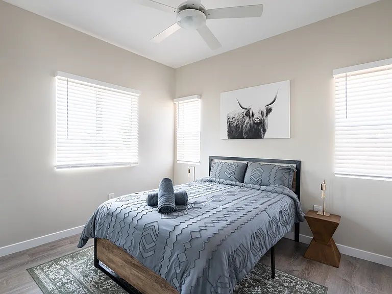 6237 Hobart St — Photo 11