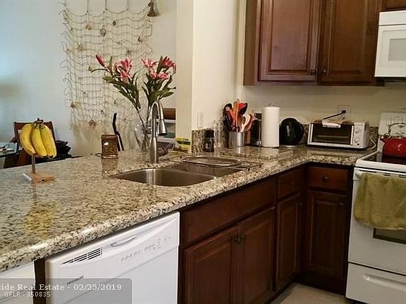 3rd image of 245 SE 10th St APT 5B