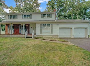 8 Liverpool Ct, Toms River, NJ 08753