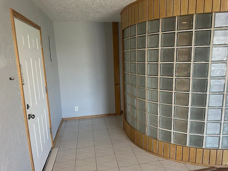 223 E Kerby Ave — Photo 11