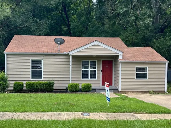616 Arizona Ave, Wake Village, TX 75501