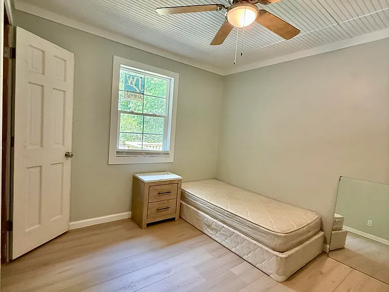 401 New Sterling Rd — Photo 9