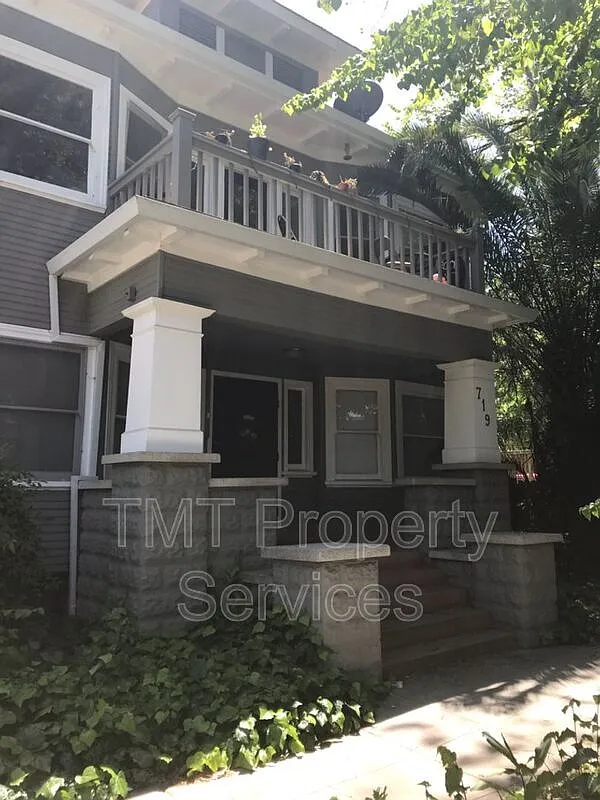 Building Photo - 719 19th St #1