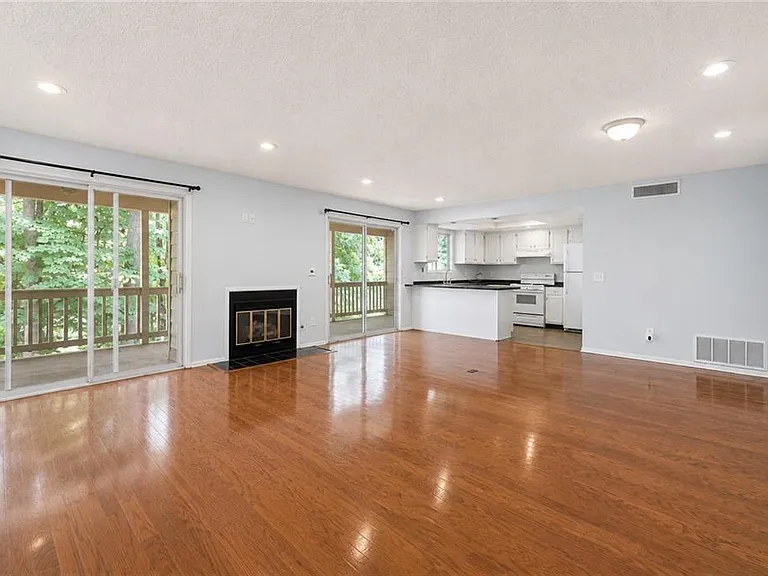 44 Rumson Ct SE — Photo 2