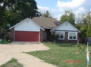 5524 E Country Rdg, Fayetteville, AR 72701