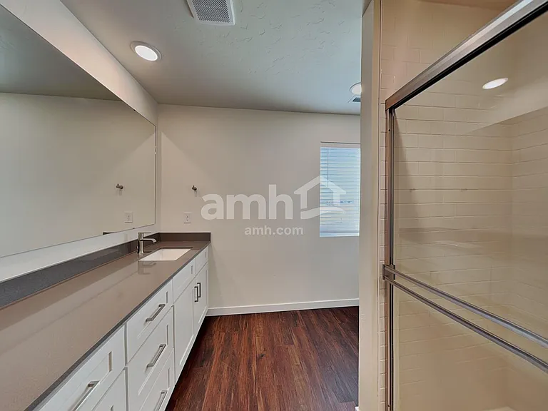 1519 N Barkvine Ave — Photo 11