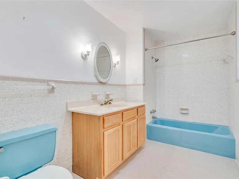1424 Carrollton Ave — Photo 6