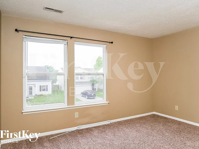 96 Winterwood Dr — Photo 8